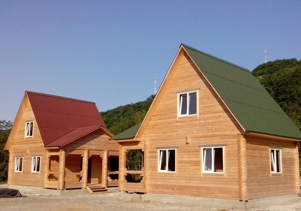 Onduline Classic Red and Green houses_0